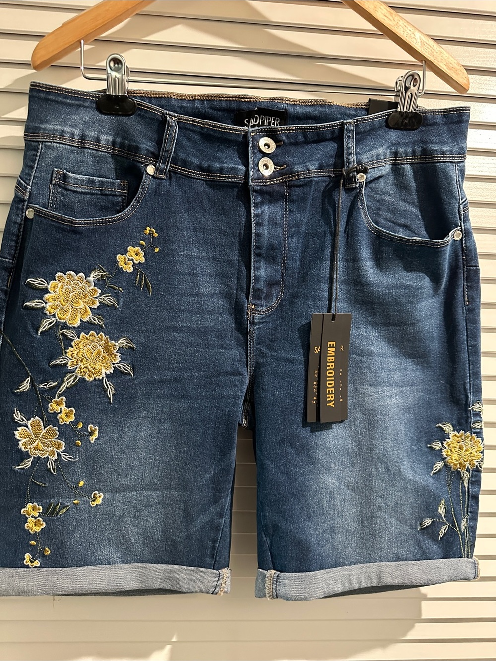 NWT Sandpiper Premium Denim Embroidered Front & Back Bermuda Roll Legs Shorts.
